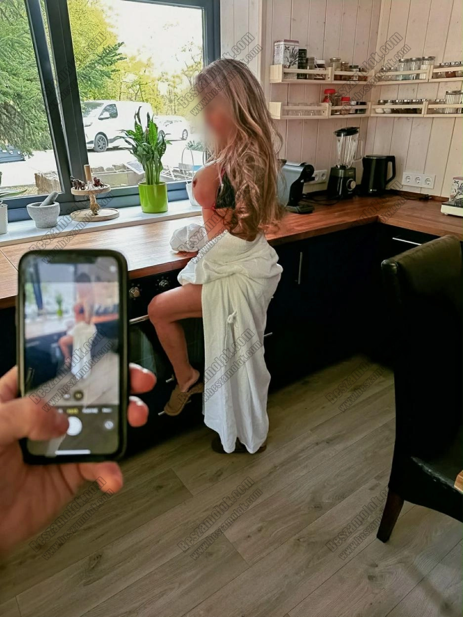Jázmin - +36 70 244 2885 - francia imado foto
